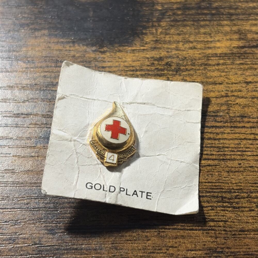 American Red Cross 2 Gallon Blood Donor Lapel Hat Pin Gold Plated NOS